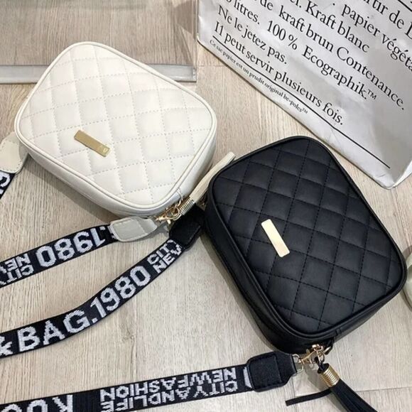 Streetwear Solid Color Lingge Square Zipper Crossbody Bags - Picture 4 of 11